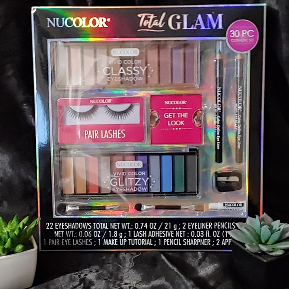 nucolor Other - Nucolor 30 piece makeup gift set H7001-02